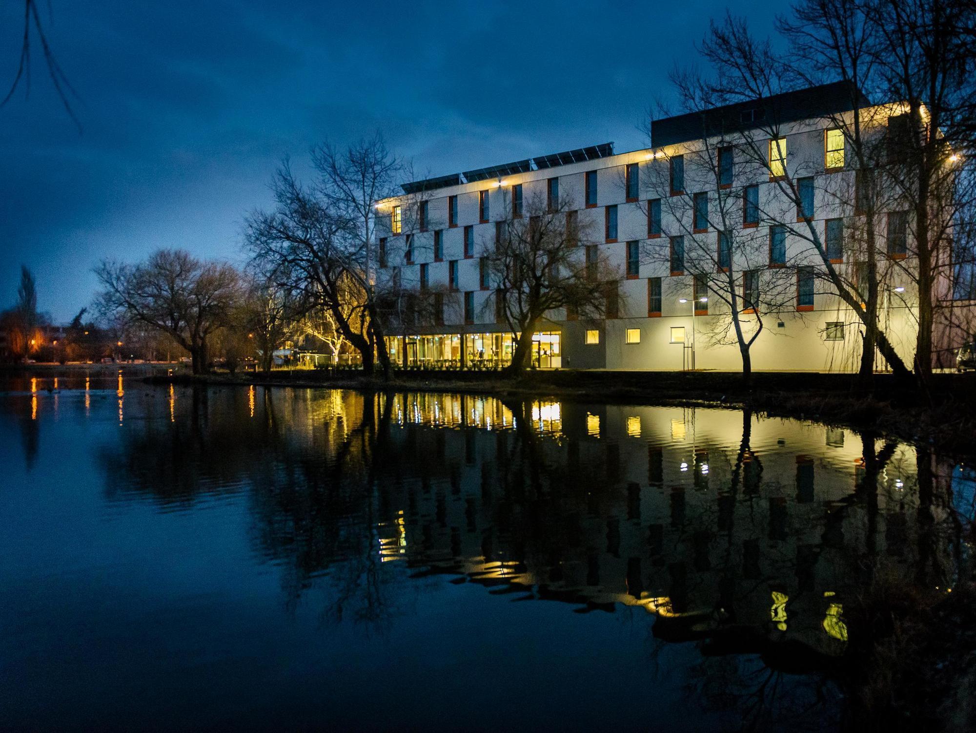 Best Western Plus Lakeside Hotel Székesfehérvár Exterior foto